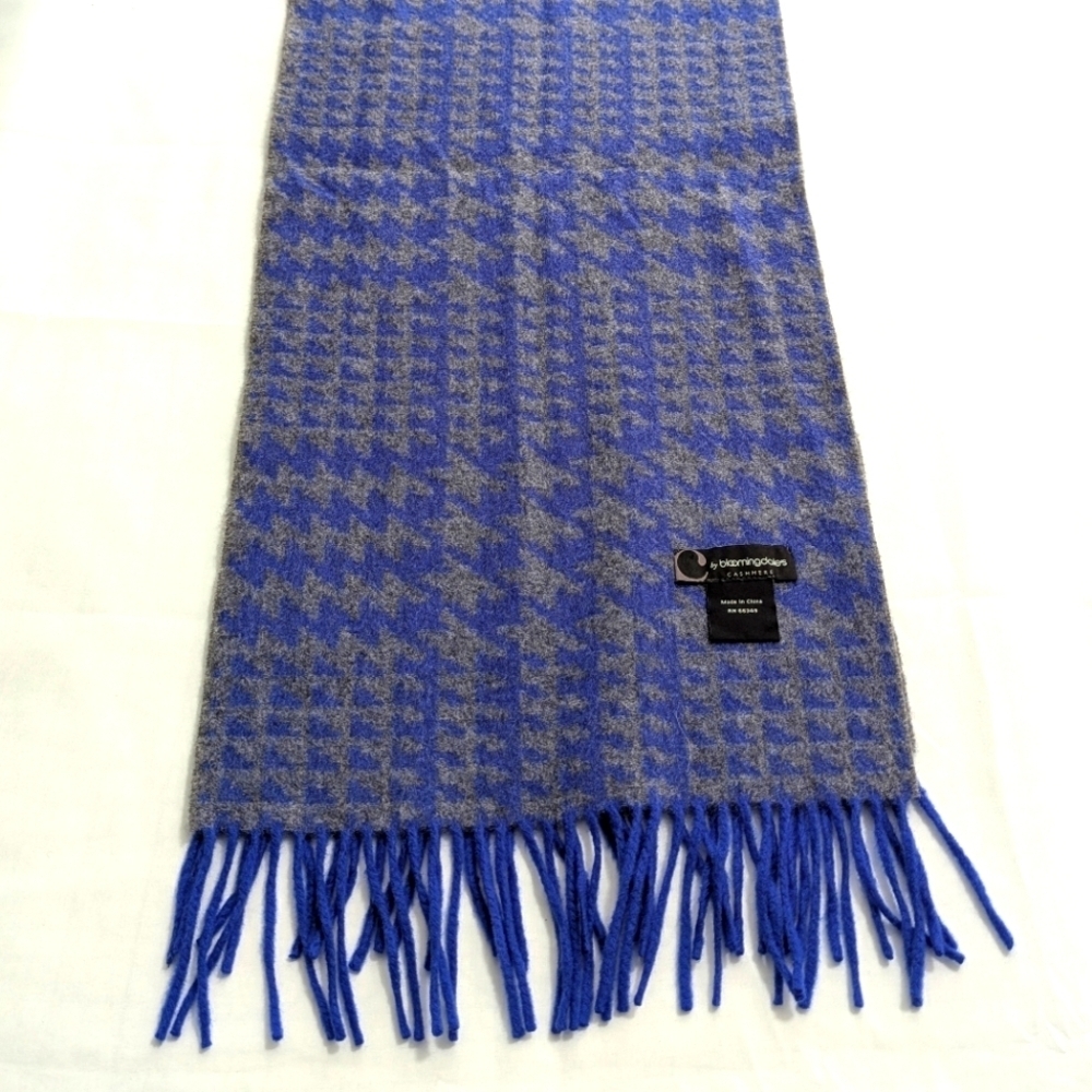 Bloomingdales Blue and Gray Houndstooth 100% Cashmere Scarf